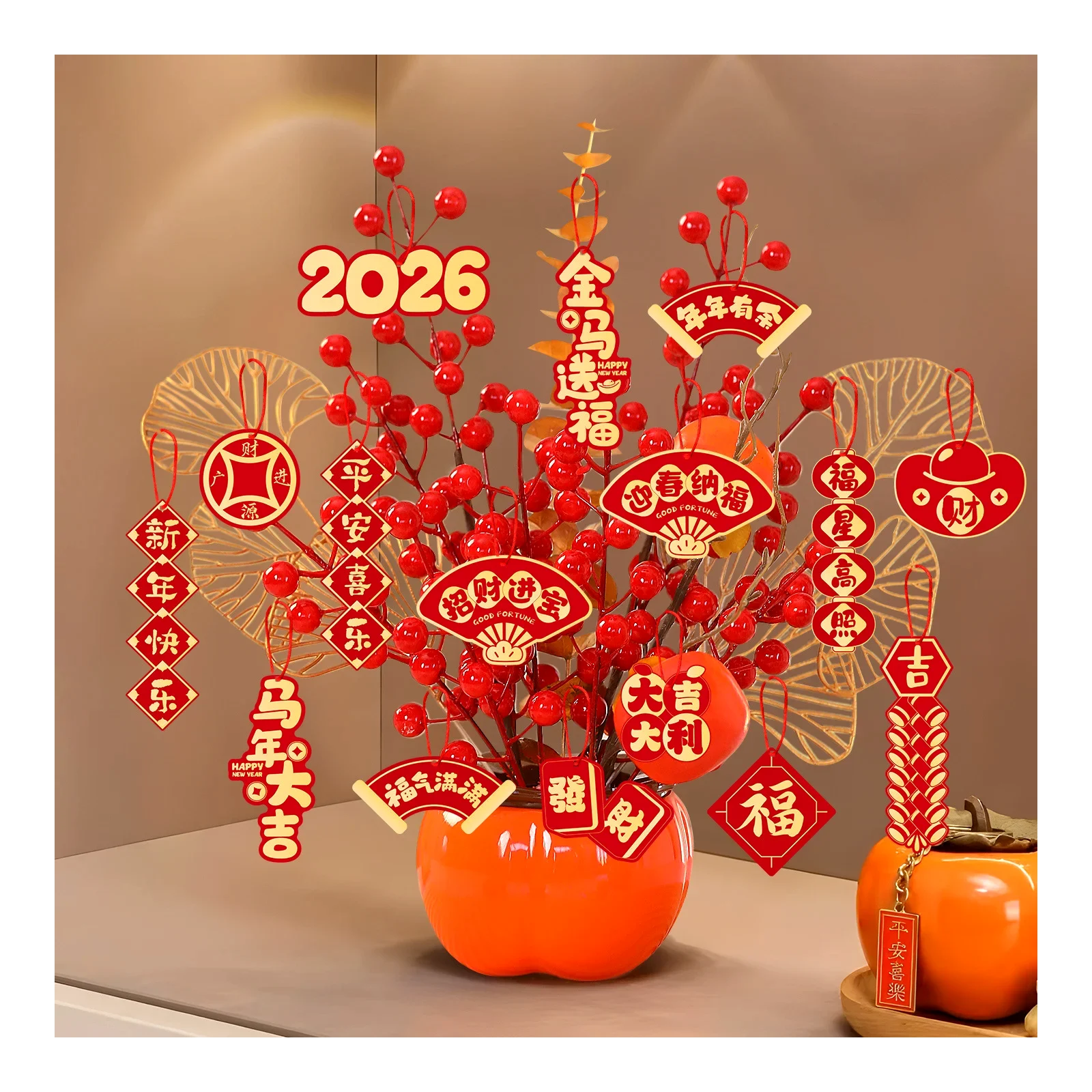 ของตกแต่งผลไม้มงคลปีใหม่ปีมะเมีย 2026 วางบนโต๊ะห้องนั่งเล่น ของประดับรูปลูกพลับสื่อความหมายสมปรารถนาทุกประการ ของใช้เทศกาลตรุษจีน
