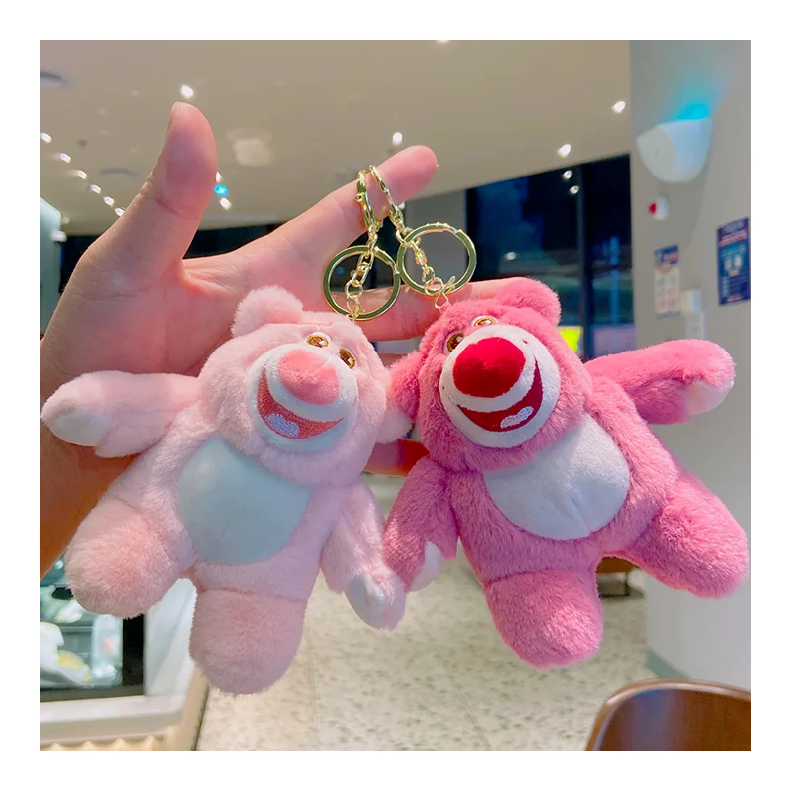 ตุ๊กตาหมีสตรอว์เบอร์รีการ์ตูน ตุ๊กตาเด็กเล็ก พวงกุญแจ ของเล่นตุ๊กตา ของแขวนกระเป๋า พวงกุญแจ ของประดับ