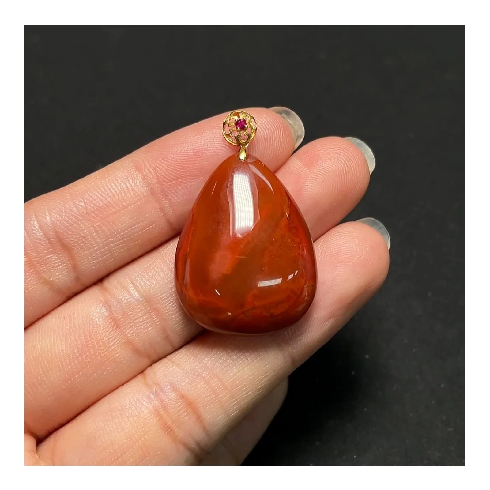 จี้หยกแดงใต้หยดน้ำ ทอง 18k น้ำหนักสินค้ารวมประมาณ 8.7g