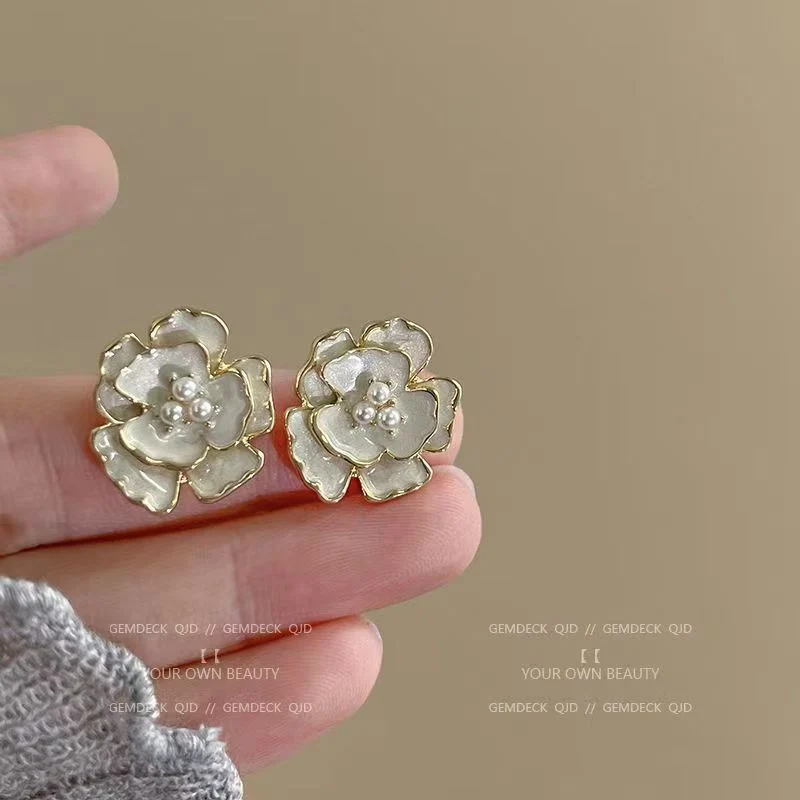 ក្រវិលត្រចៀកគុជខ្យង zircon សម្រាប់ស្ត្រី រចនាប័ទ្មខ្ពស់ ប្លែក មានស្ទីល ត្រជាក់ បែបព្រៃ ក្រវិលត្រចៀក គ្រឿងអលង្ការត្រចៀក