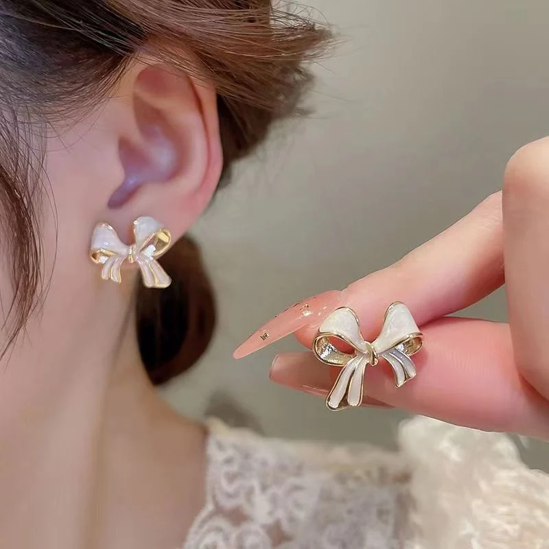 ក្រវិលត្រចៀកគុជខ្យង zircon សម្រាប់ស្ត្រី រចនាប័ទ្មខ្ពស់ ប្លែក មានស្ទីល ត្រជាក់ បែបព្រៃ ក្រវិលត្រចៀក គ្រឿងអលង្ការត្រចៀក