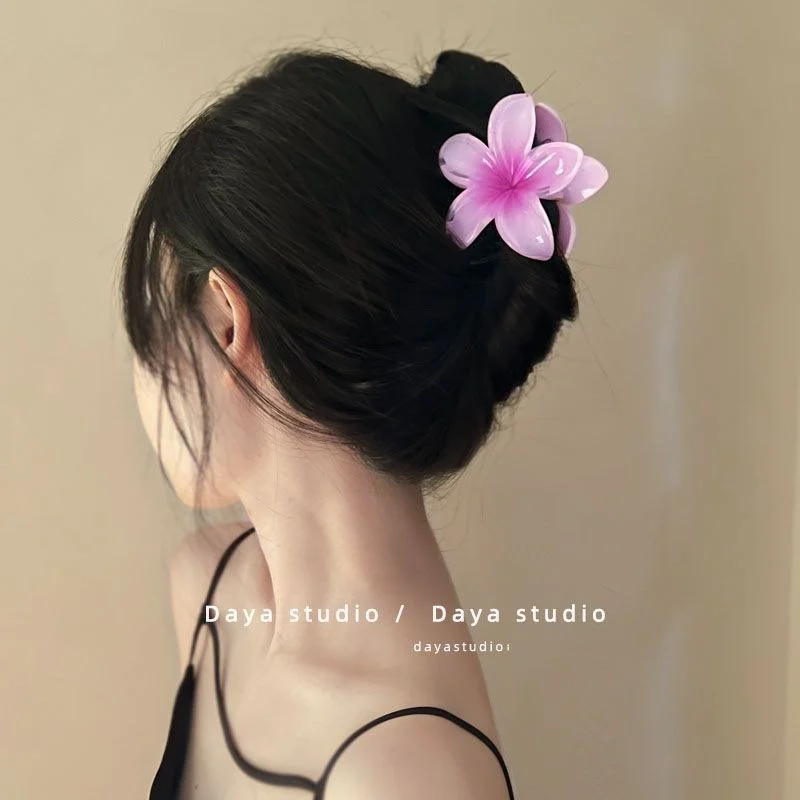 ឃ្លីបស្ទីលចាប់ផ្កា Plumeria ឈុតសក់ផ្កាស្ទីលបែបអឺរ៉ុប និងអាមេរិក