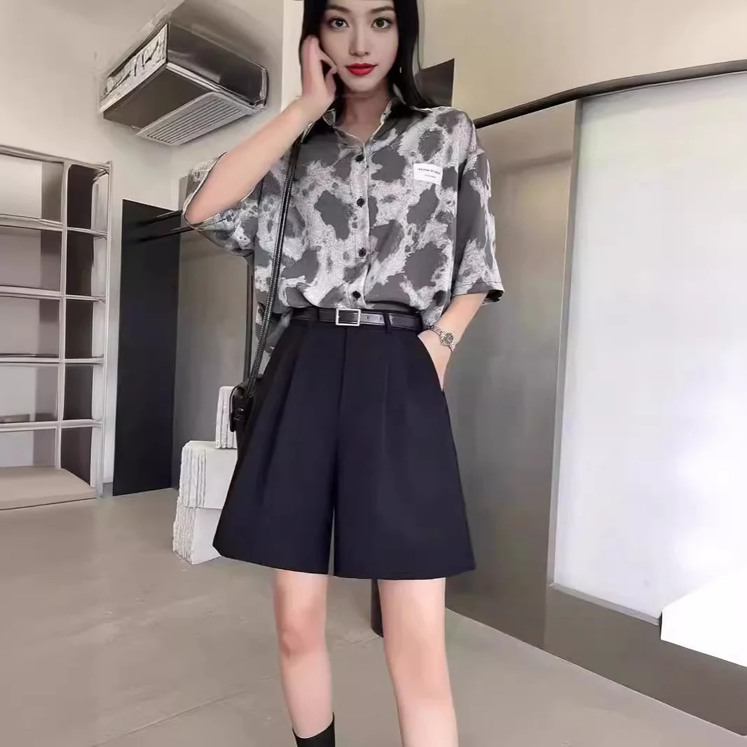 White suit shorts for women, outerwear, summer thin A-line casual wide-leg mid-thigh shorts, high waist, straight leg, slimming five-point shorts