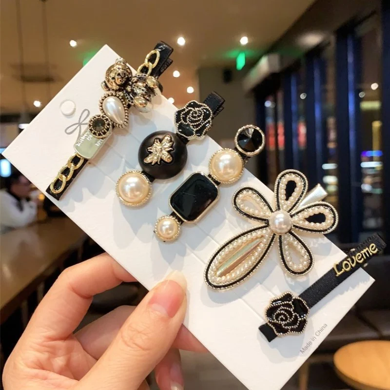 ชุดกิ๊บติดผม 6 ชิ้นลายขนนกน่ารักจากตลาดดงแดมุนเกาหลี กิ๊บหนีบผมระดับพรีเมียม กิ๊บติดผมลายหมีสำหรับผมหน้าม้า