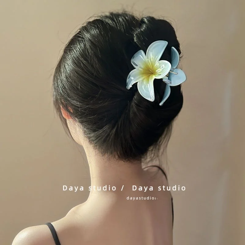 ឃ្លីបស្ទីលចាប់ផ្កា Plumeria ឈុតសក់ផ្កាស្ទីលបែបអឺរ៉ុប និងអាមេរិក