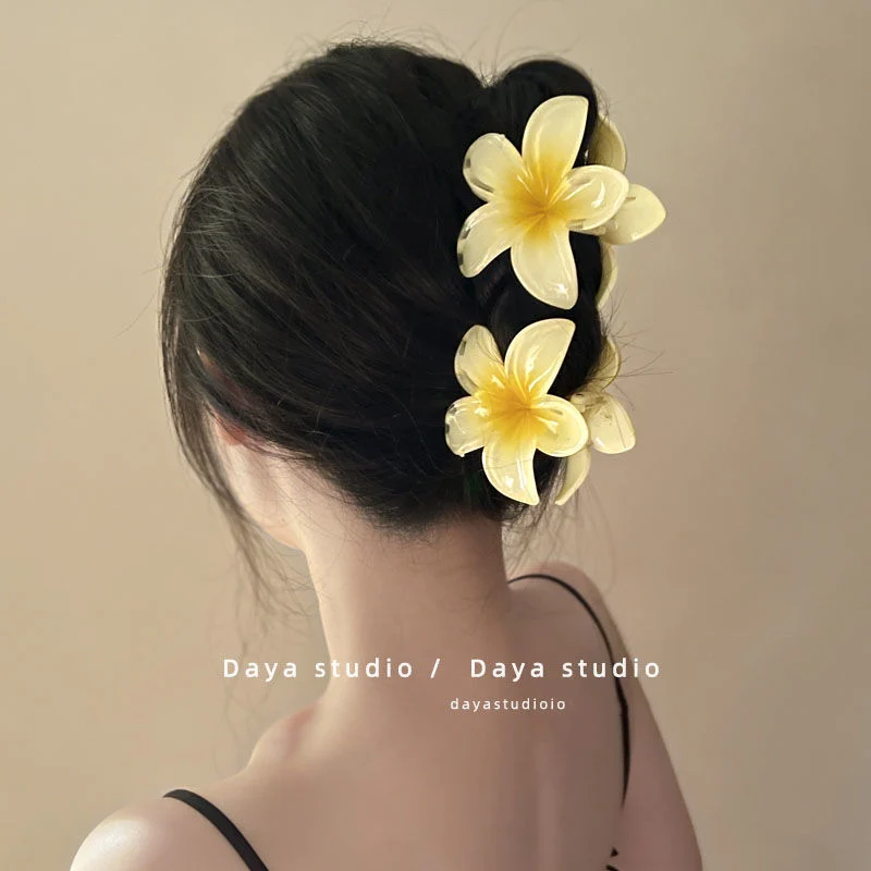 ឃ្លីបស្ទីលចាប់ផ្កា Plumeria ឈុតសក់ផ្កាស្ទីលបែបអឺរ៉ុប និងអាមេរិក