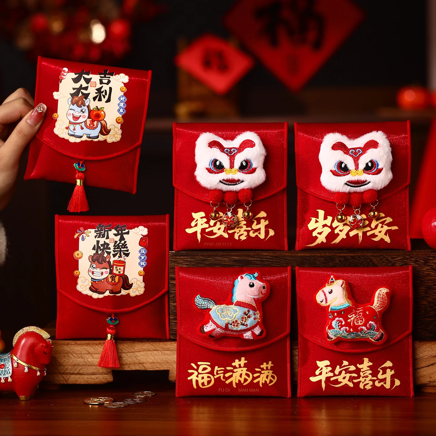 Angpau Tahun Baru 2026 khas untuk Tahun Baru Cina, sampul merah kreatif, kartun Tahun Kuda, beg angpau fabrik, barangan Tahun Baru