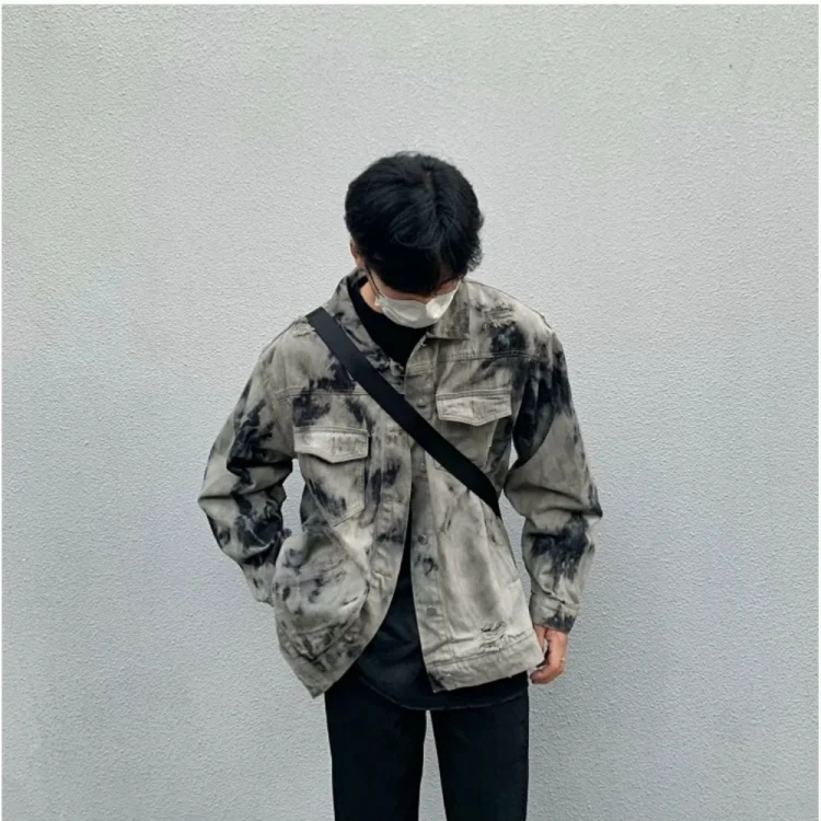เสื้อแจ็คเก็ตยีนส์วินเทจสไตล์อเมริกันสำหรับผู้ชาย ฤดูใบไม้ผลิและฤดูใบไม้ร่วง สตรีทแฟชั่น แจ็คเก็ตยีนส์ย้อมแบบไท-ดาย สไตล์เวิร์กแจ็คเก็ต แบรนด์อินเทรนด์สไตล์อินสตาแกรม ทรงหลวม สตรีท