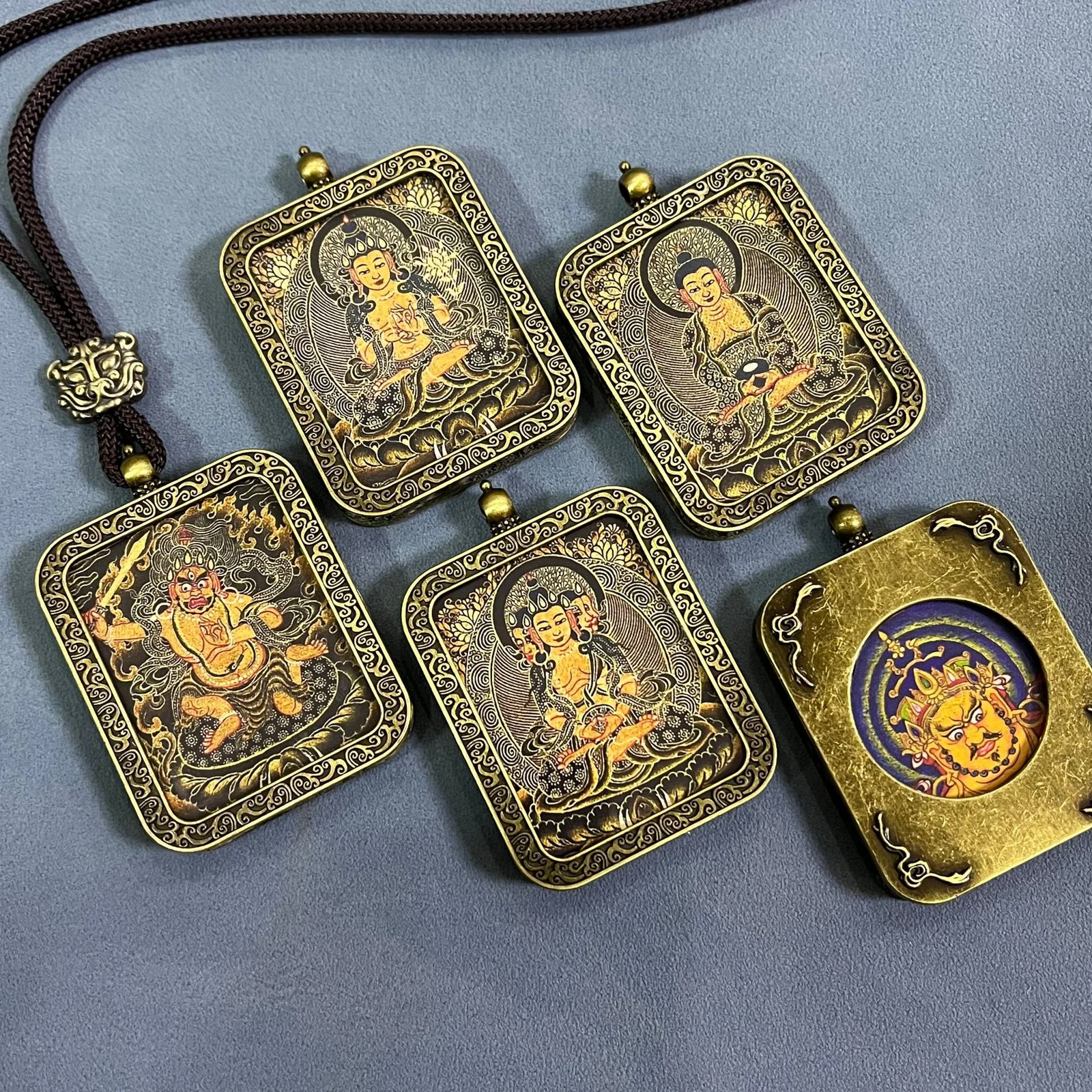 ธangka จี้ธangkaสองหน้า บ้านสิบสองนักษัตร แปดเทพผู้พิทักษ์ ของที่ระลึกแนวพุทธในแหล่งท่องเที่ยว