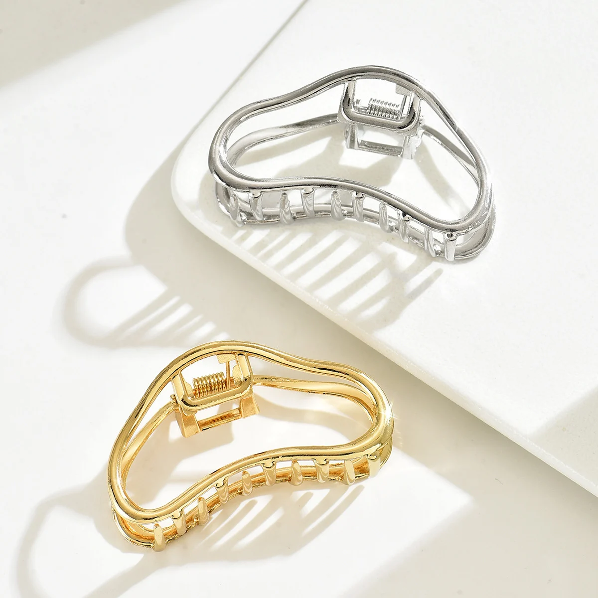 ឈុតសក់ពពកស្ទីលកូរ៉េ hollow metal clip shark clip hair accessories