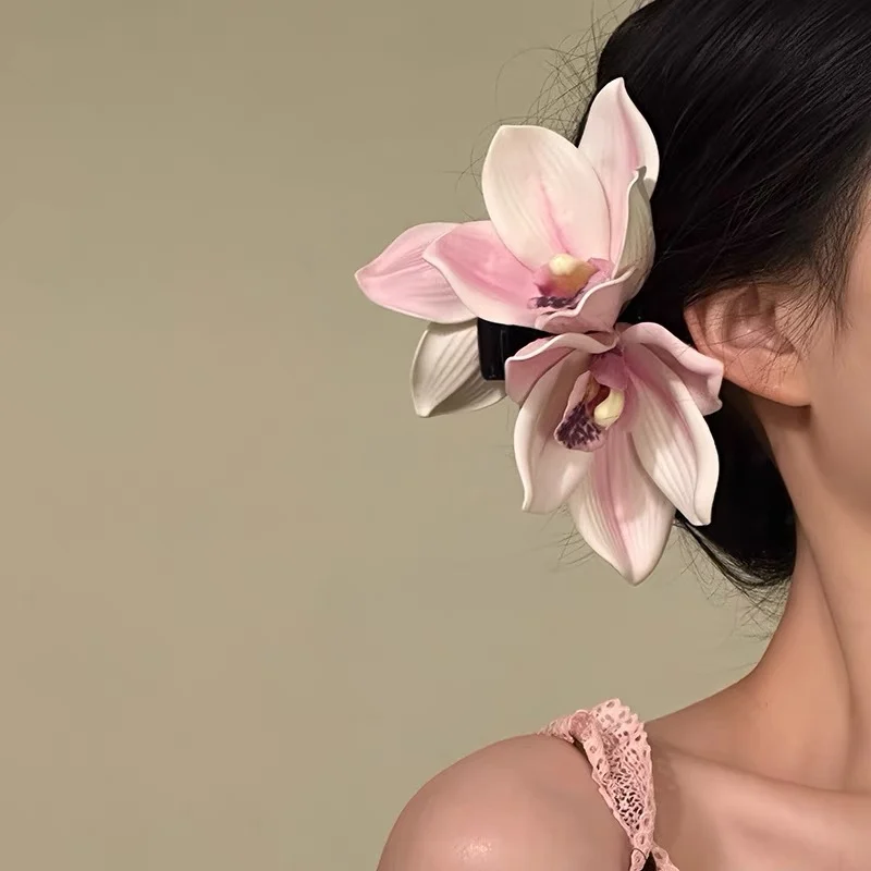 Kẹp tóc hoa sứ trang trí tóc nữ phong cách nghỉ dưỡng