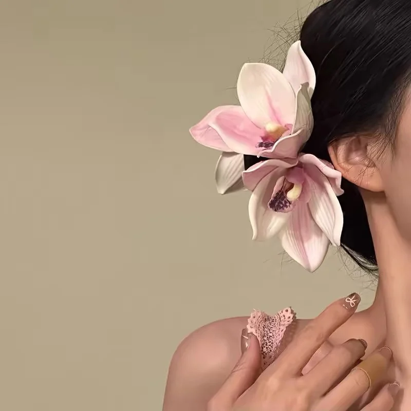 Kẹp tóc hoa sứ trang trí tóc nữ phong cách nghỉ dưỡng