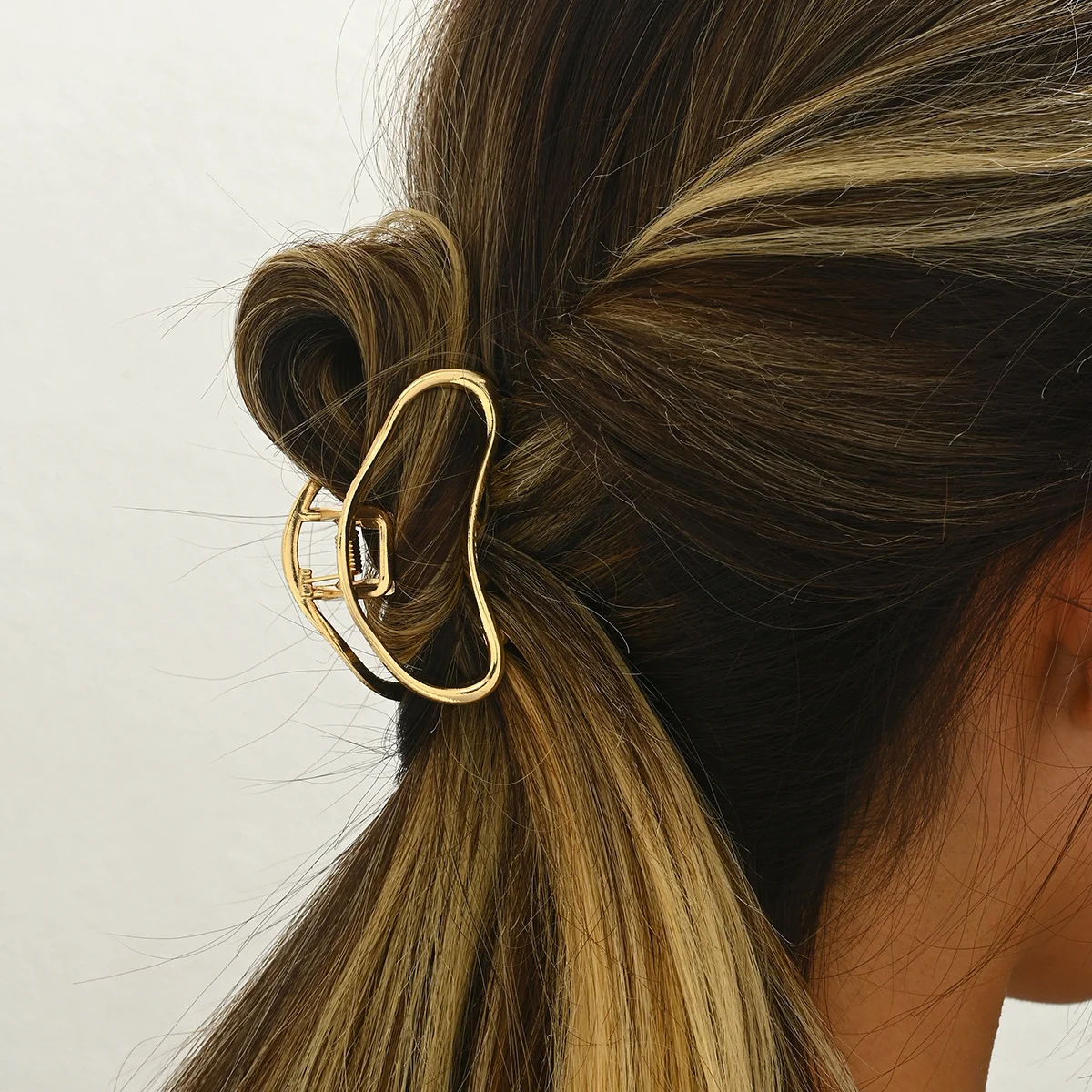 ឈុតសក់ពពកស្ទីលកូរ៉េ hollow metal clip shark clip hair accessories