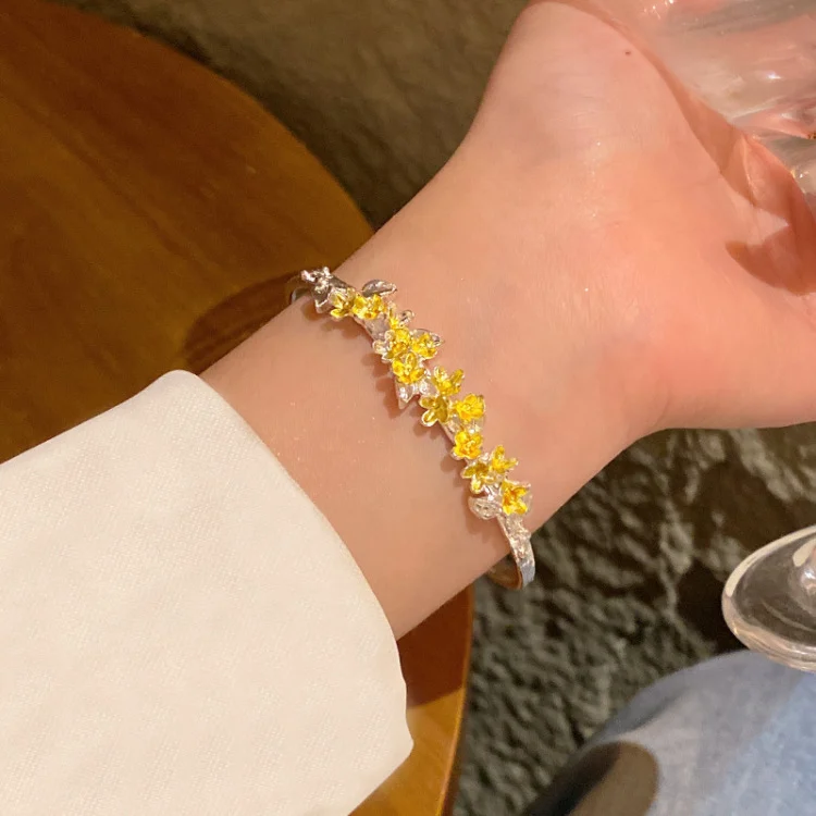 สร้อยข้อมือไข่มุกสไตล์หรูหราเบา ๆ เฉพาะกลุ่ม ดูพรีเมียมสำหรับผู้หญิง สไตล์เกาหลี แฟชั่น มีเสน่ห์ ประกายระยิบระยิบ กำไลหัวใจเซอร์โคเนีย สร้อยข้อมือคริสตัล