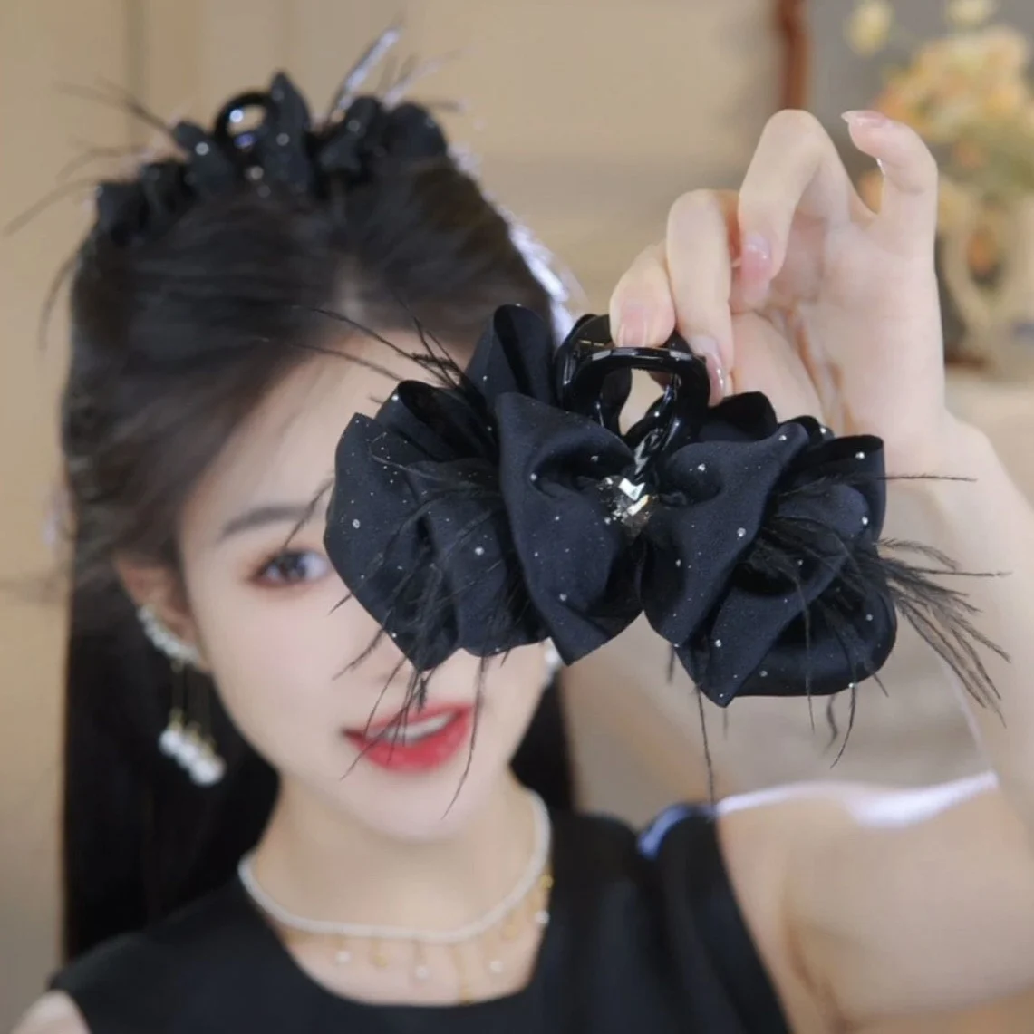 กิ๊บติดผมขนนกหัวใจเพชรผ้าโพกผมปอมปอม