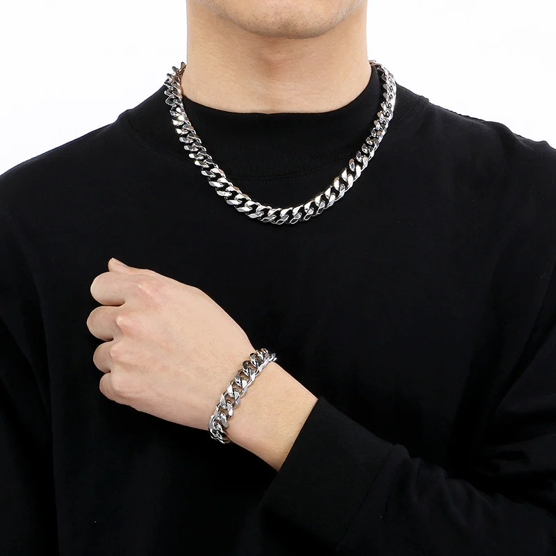 European and American fashion hip-hop titanium steel chain jewelry, six-sided polished Cuban necklace, Miami chain, jewelry for men and women