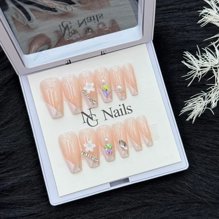 Suitable for countries such as Europe, America, and Southeast Asia, bling rhinestone hot girl reusable press-on nails, mixed styles available