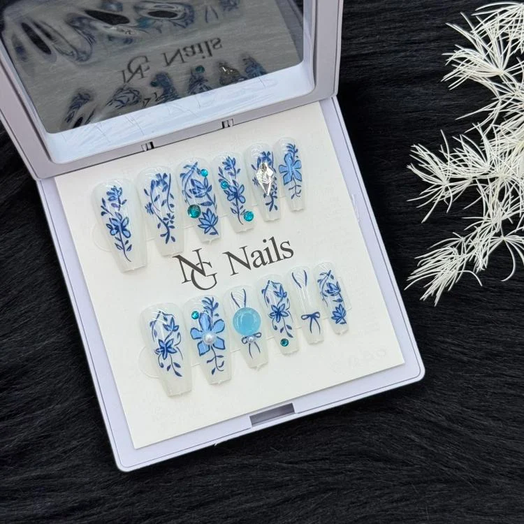 Suitable for countries such as Europe, America, and Southeast Asia, bling rhinestone hot girl reusable press-on nails, mixed styles available