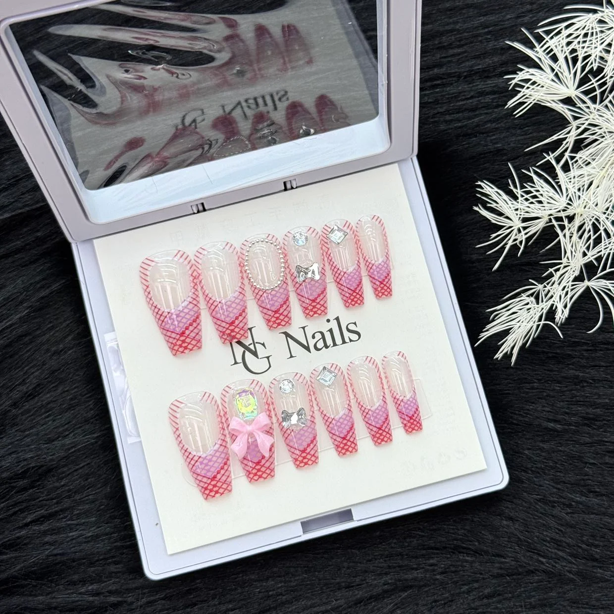 Suitable for countries such as Europe, America, and Southeast Asia, bling rhinestone hot girl reusable press-on nails, mixed styles available