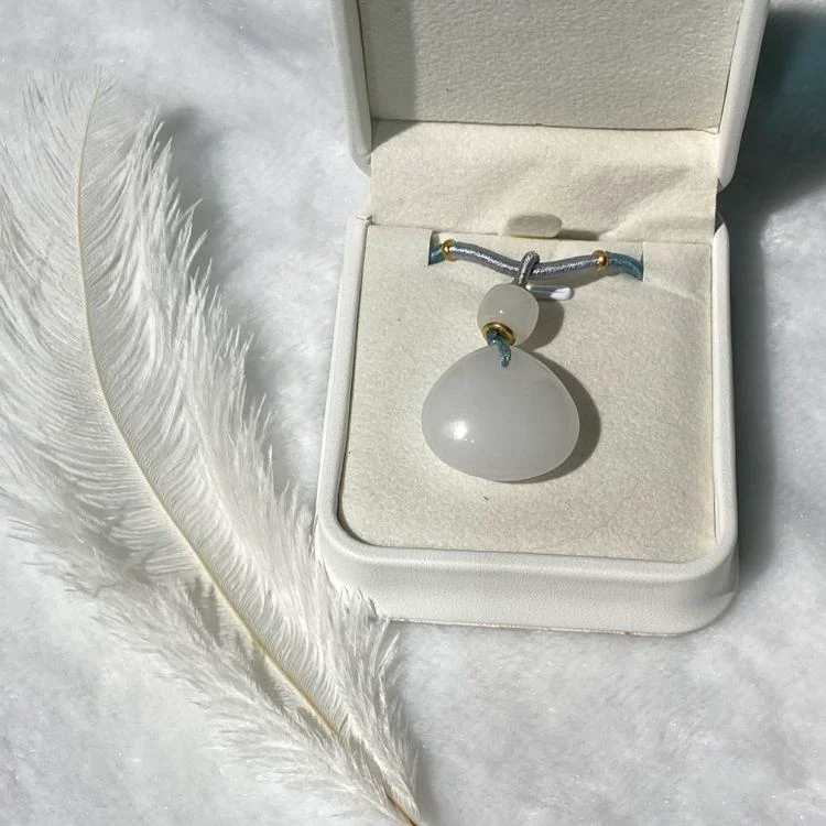 Original price 680 yuan natural golden silk jade pendant peace buckle gift gift necklace accessory