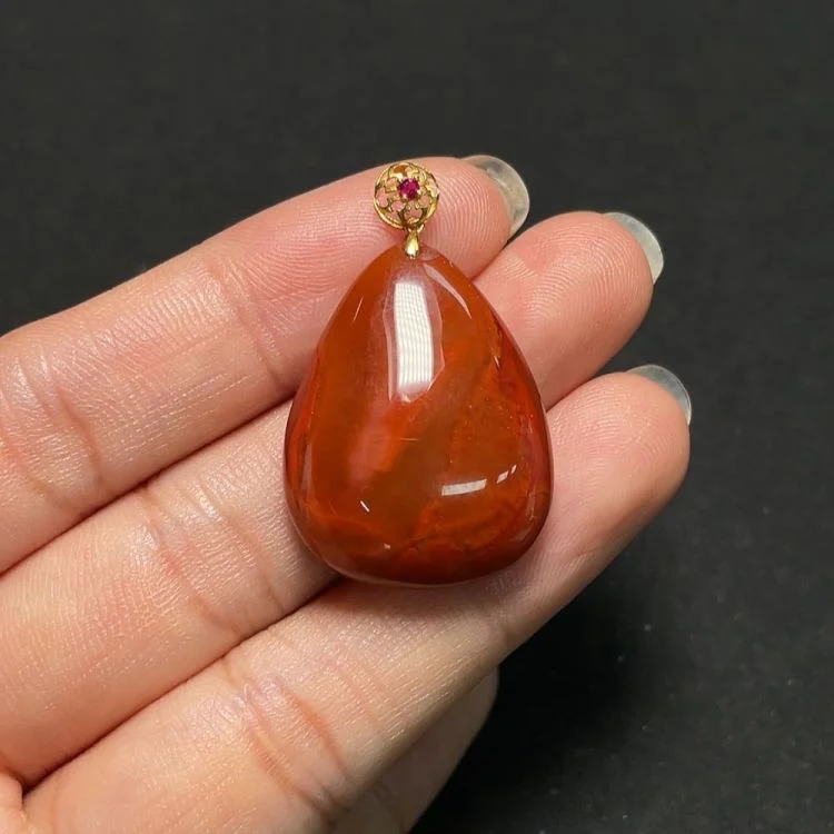 จี้หยกแดงใต้หยดน้ำ ทอง 18k น้ำหนักสินค้ารวมประมาณ 8.7g