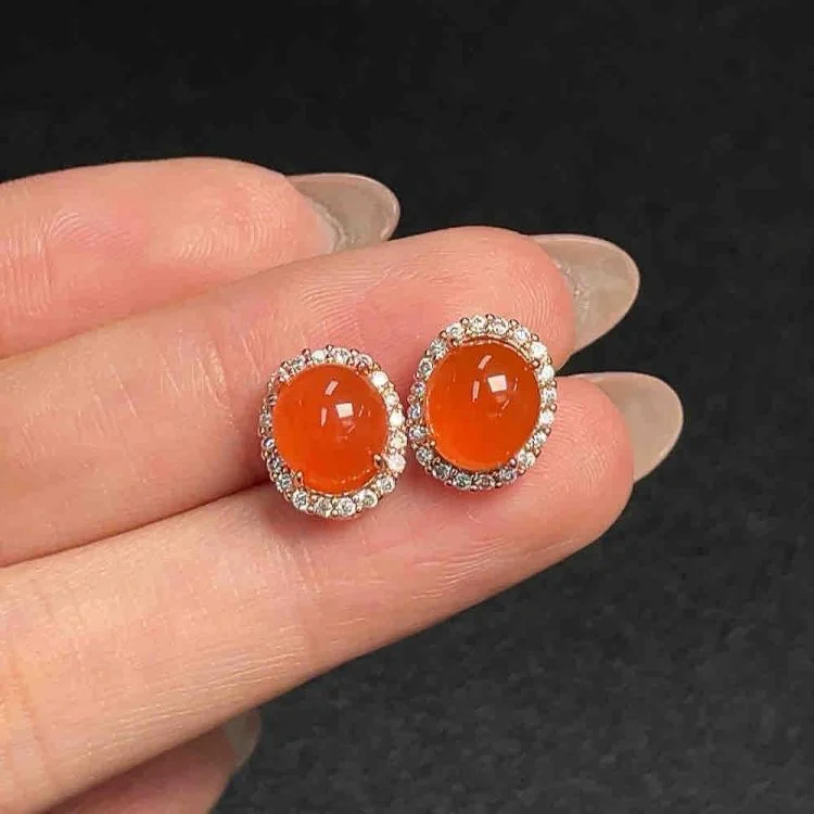 ក្រវិល agate ក្រហមខាងត្បូង។ សម្ភារៈ​ដែល​បង្កប់​គឺ​ប្រាក់។ ទំងន់សរុបនៃវត្ថុគឺប្រហែល 2.92 ក្រាម។