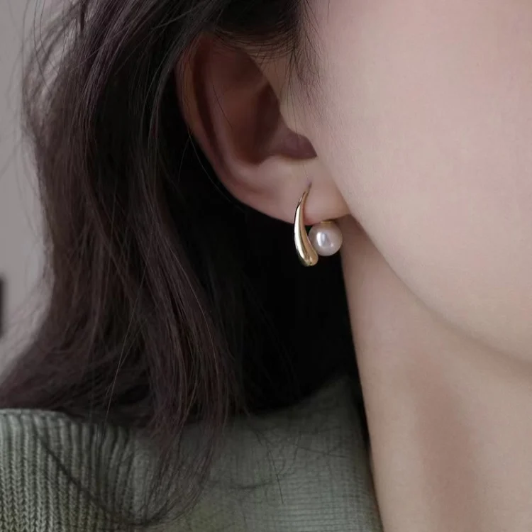 ต่างหูมุกน้ำหยด ดีไซน์พรีเมียม ใส่ได้ 2 แบบ ต่างหูสไตล์มุกสำหรับผู้หญิง เครื่องประดับหู ถอดประกอบได้ ดีไซน์โลหะโค้ง สไตล์มุก