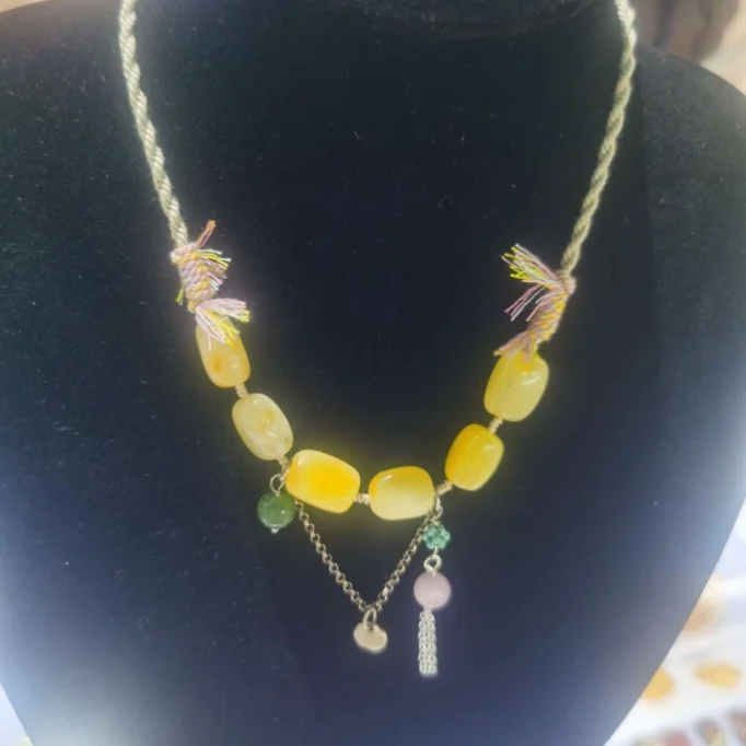 Russian natural amber necklace design, super stylish and full of personality