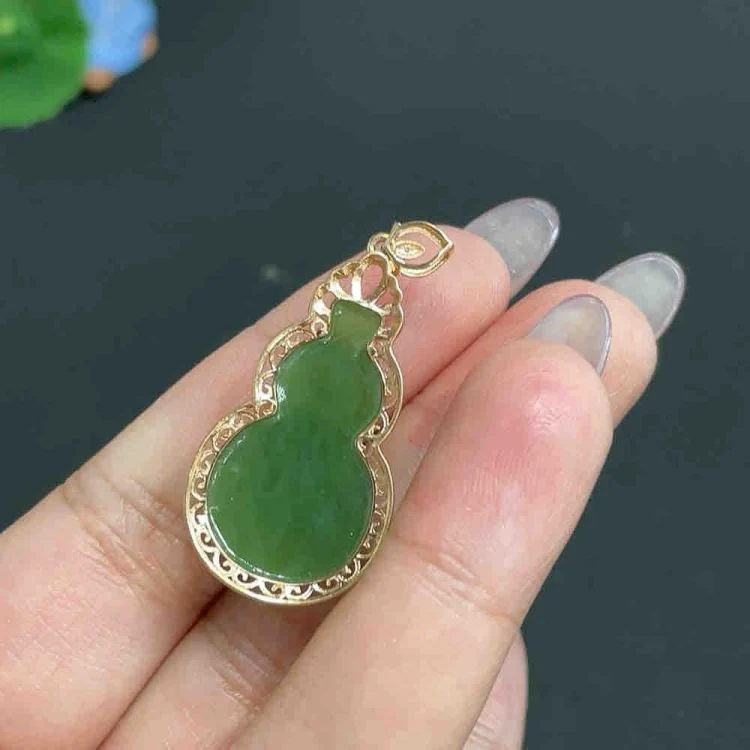 จี้หยกเหอเถียนฝังตัว น้ำเต้า น้ำหนักสินค้ารวมประมาณ 5.1g ฝังเพชรเสริม 18k
